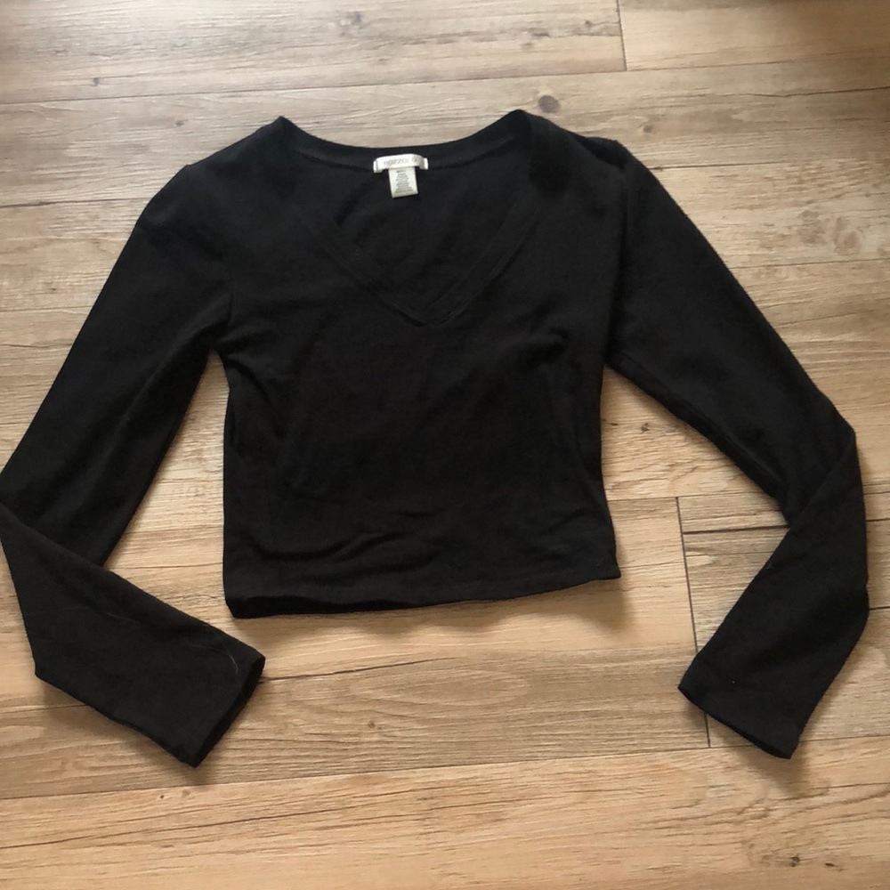 Fashion Nova Long Sleeve V-Neck Crop Top